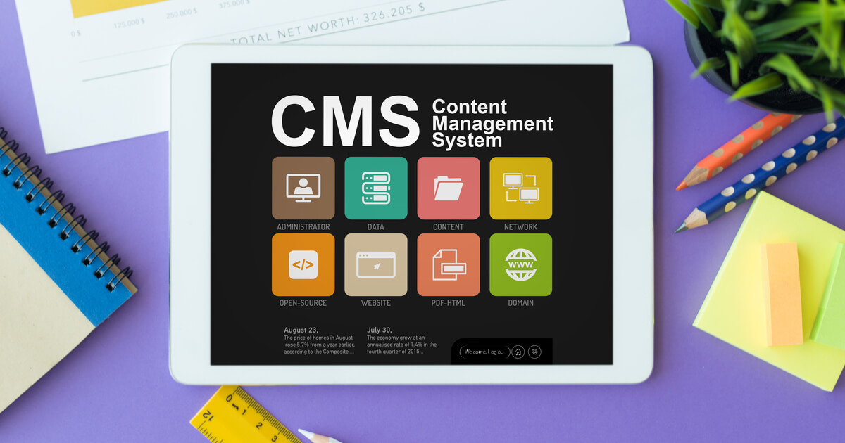 CMS Content Management System-Konzept auf dem Tablet